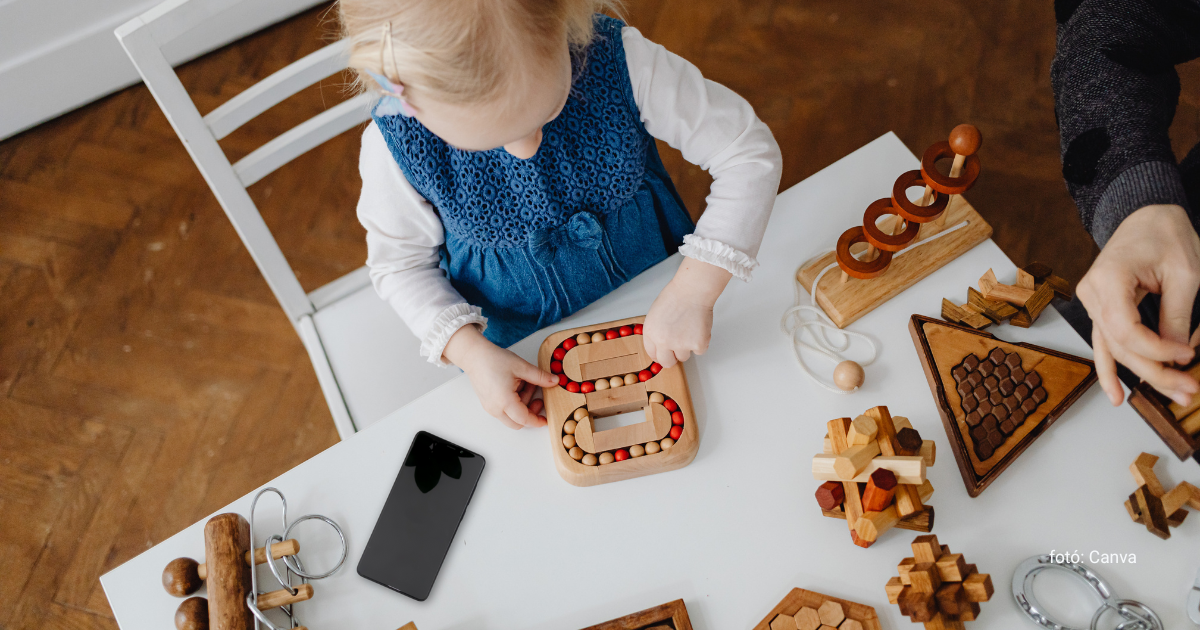 Amikor a telefon más hullámhosszra hangol. Mit mutat az agyhullámok vizsgálata gyerekeknél?