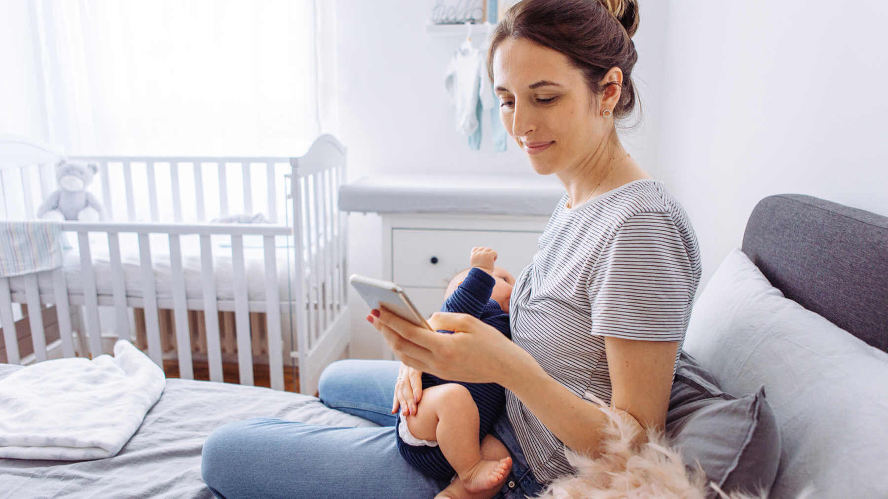 A digitális média használatának hatása az anya-csecsemő kapcsolatra