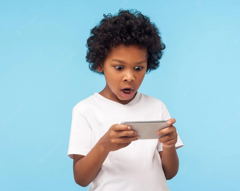 Az életben vagy az online térben befolyásolhatóbbak-e a gyerekek?