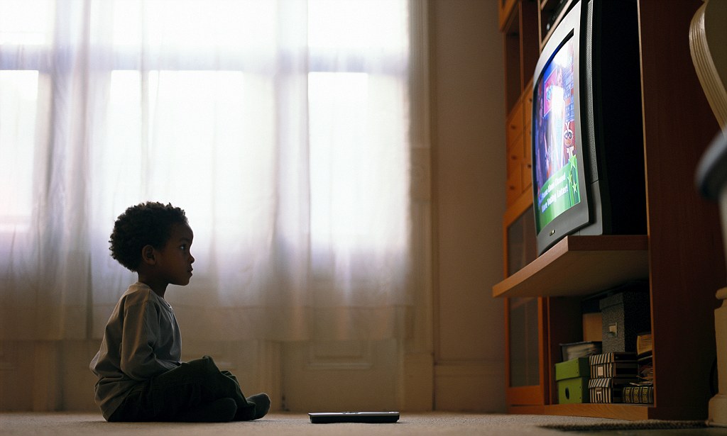 Hogyan hat a tévénézés az óvodások társas képességére?